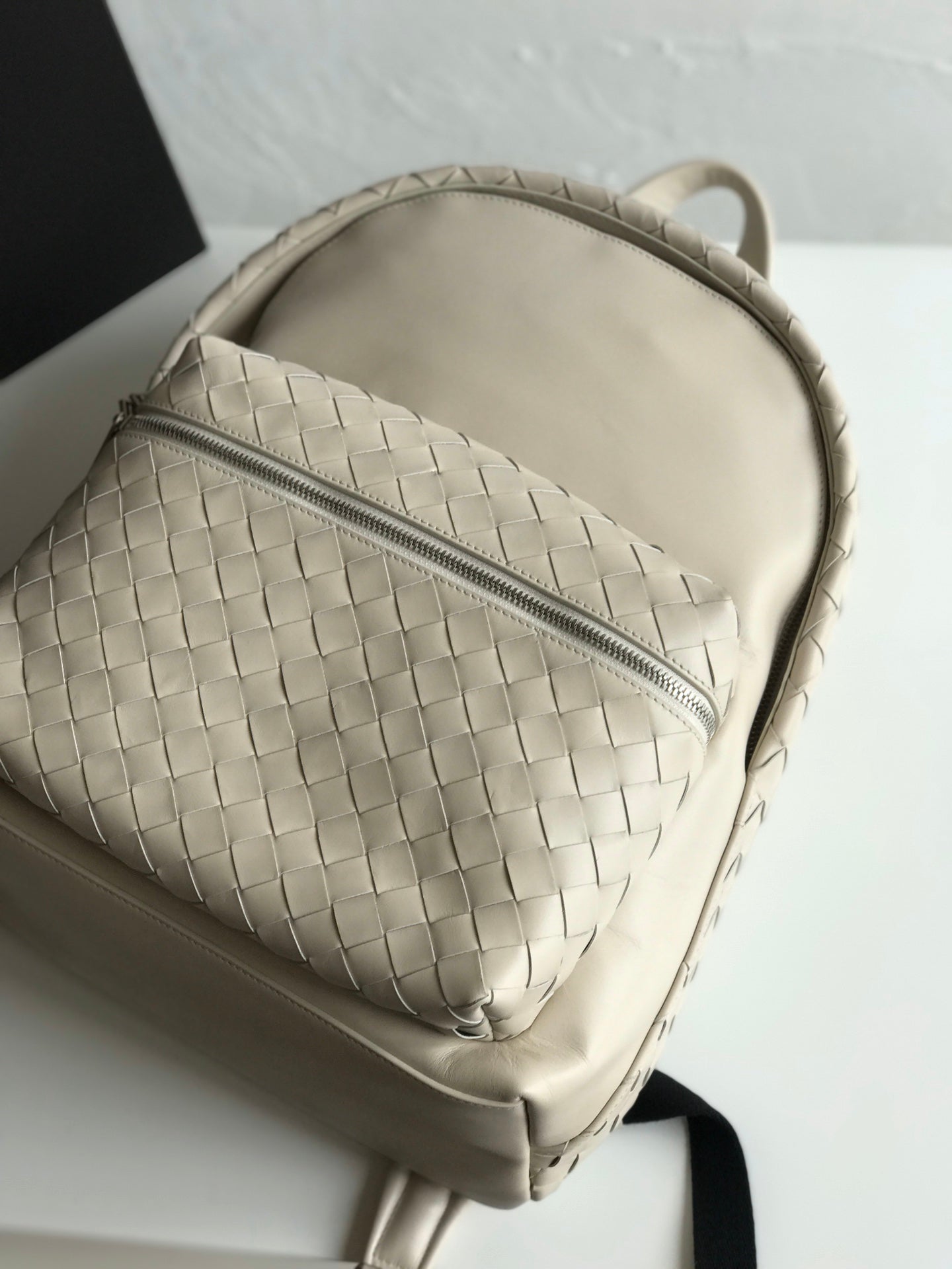Luxury Bottega Veneta SMALL INTRECCIATO 41 BACKPACK IN BEIGE CALFSKIN