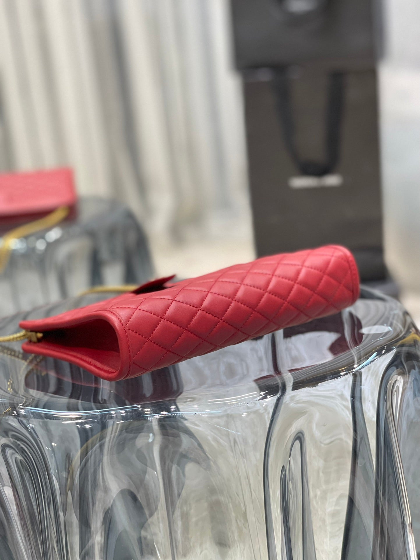 Luxury Saint Laurent VICTOIRE 25 RED LAMBSKIN GOLD HARDWARE