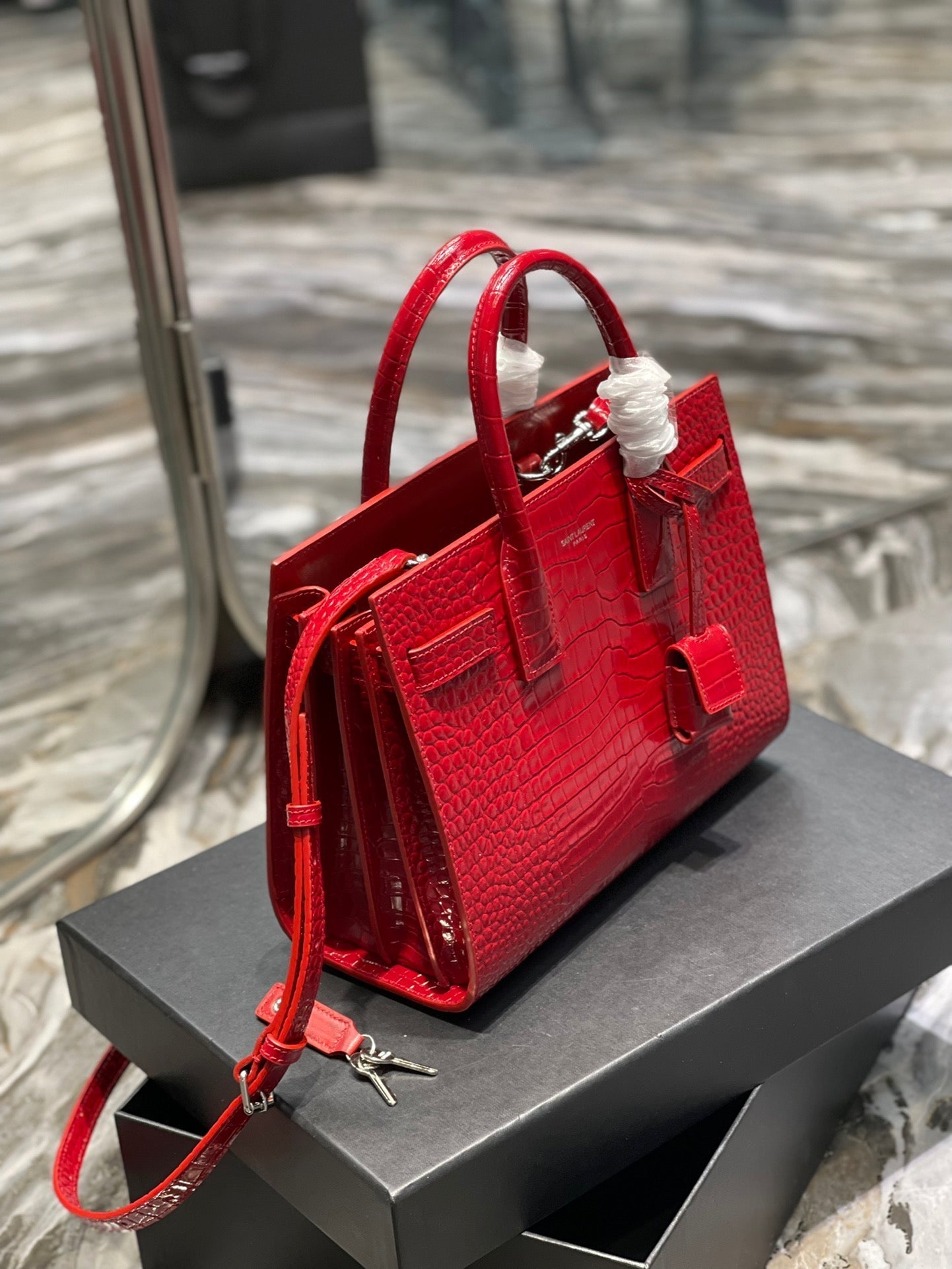 Luxury Saint Laurent SAC DE JOUR BABY 26 RED CALFSKIN GOLD HARDWARE