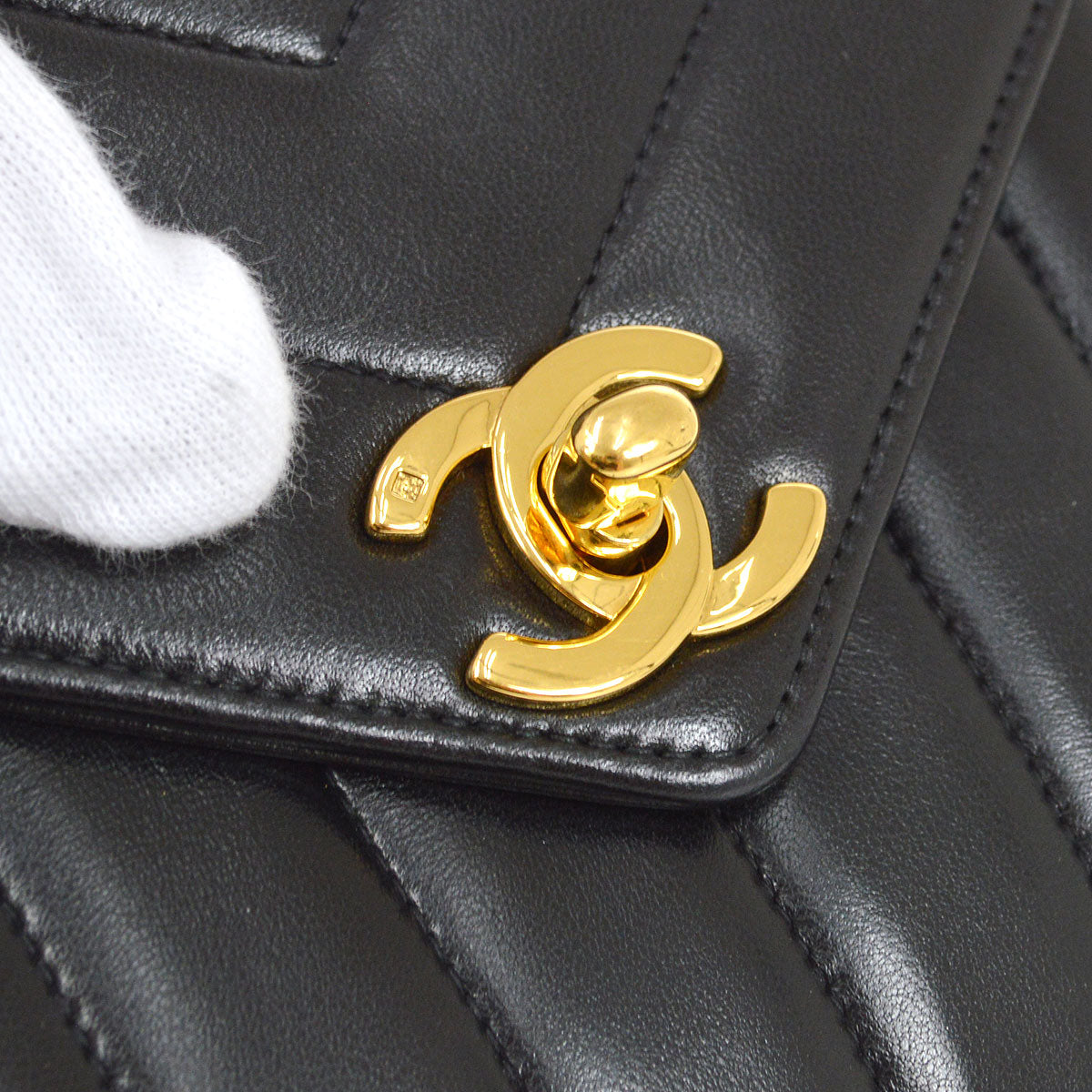 CHANEL★ 1991-1994 Black Lambskin Chevron Letter Flap Bag Small 14355