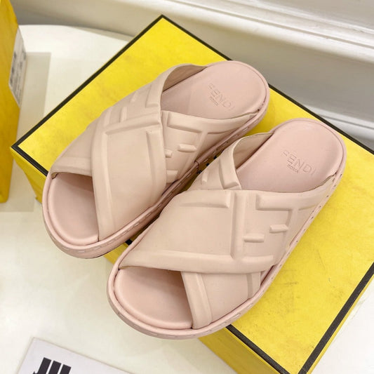 Luxury FendiLuxury FendiCROSSOVER SLIPPER IN PALE PINK CALFSKIN