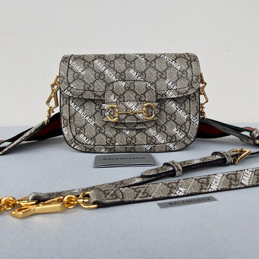 Luxury Gucci GG MINI 25 PRINTED SADDLE BAG IN EICRU BEIGE CANVAS
