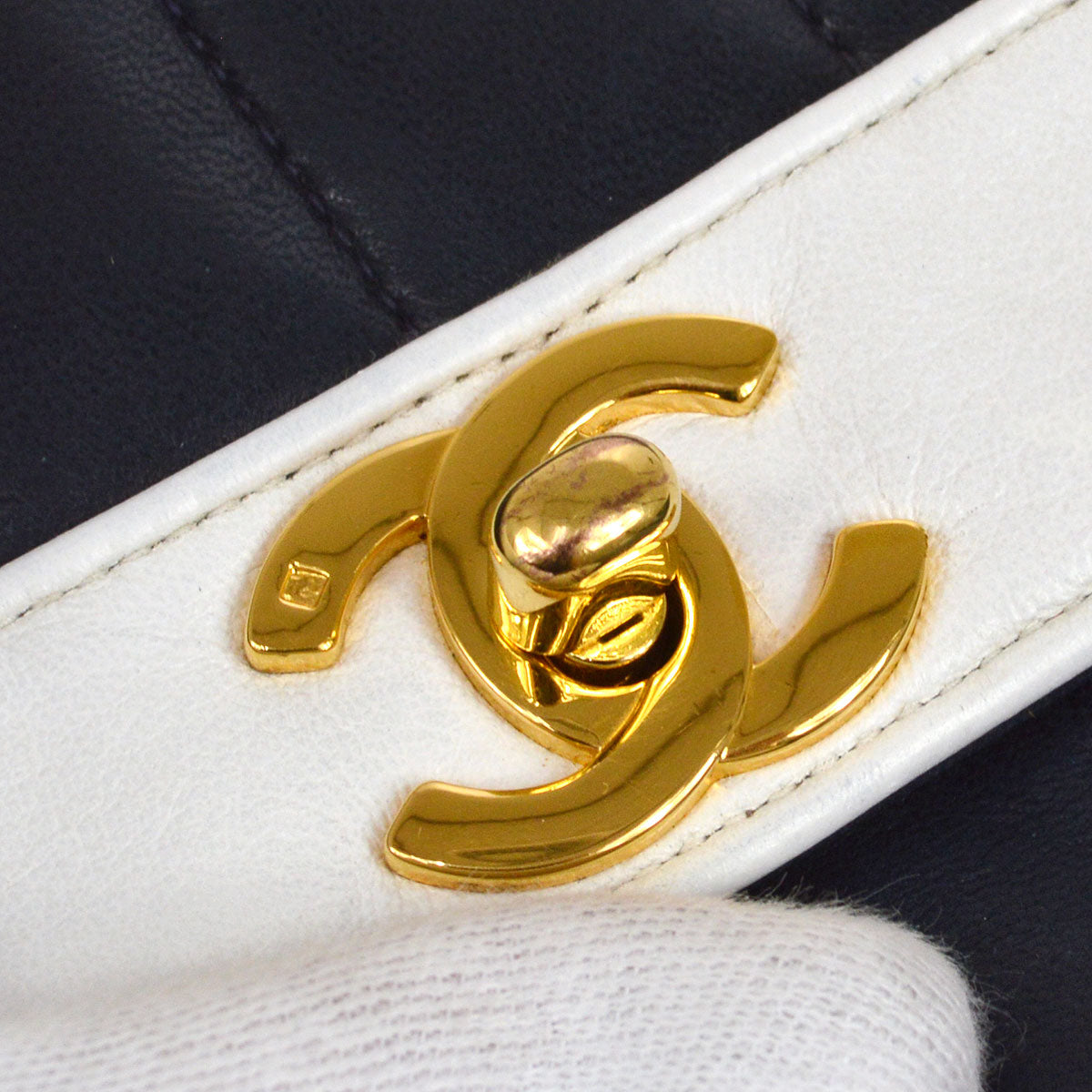 CHANEL★ 1993 Navy White Lambskin Vertical Border Flap Small 85081