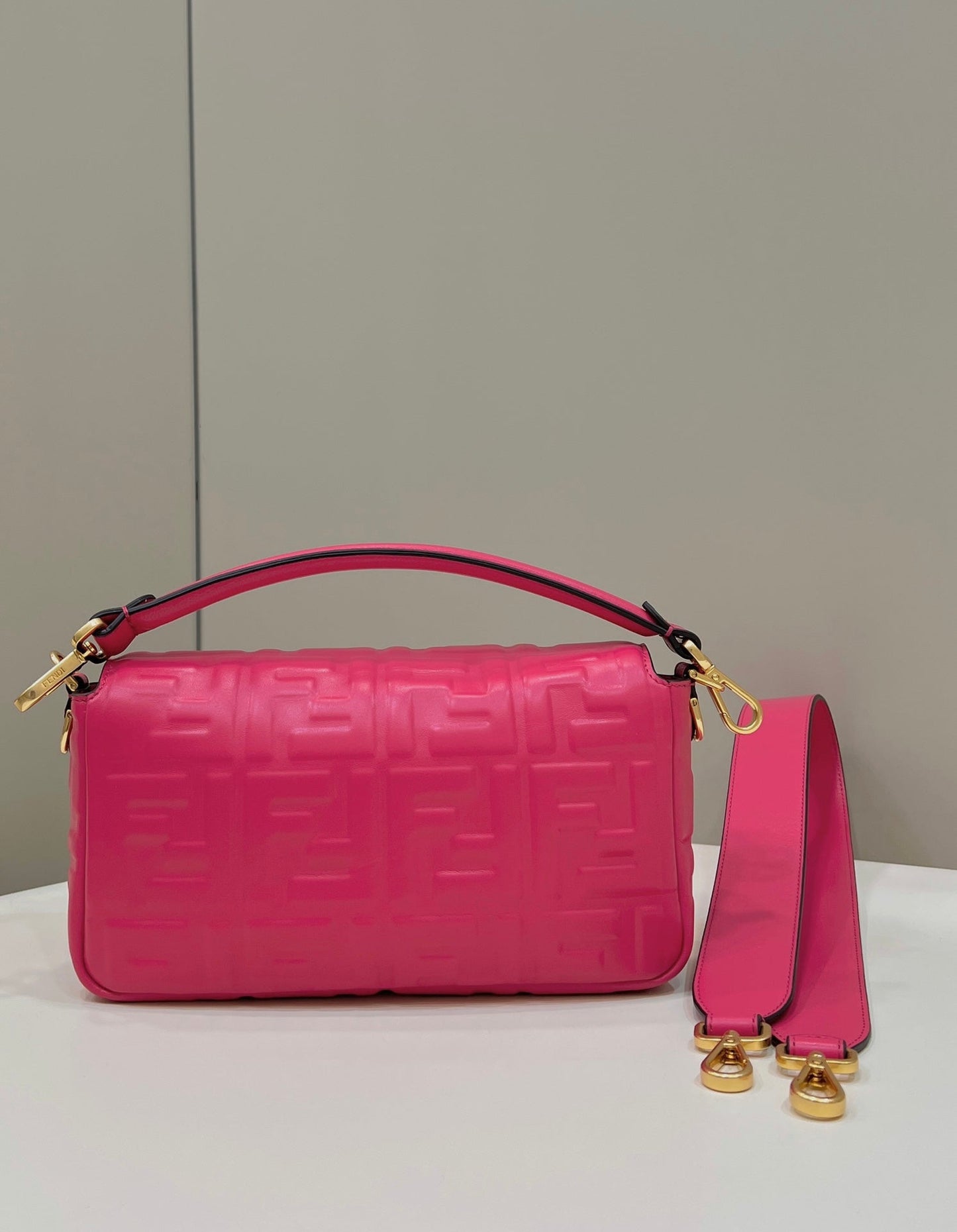 Luxury FendiBAGUETTE WITH FF MOTIF 27 IN CERISH PINK SOFT LAMBSKIN GOLD HARDWARE