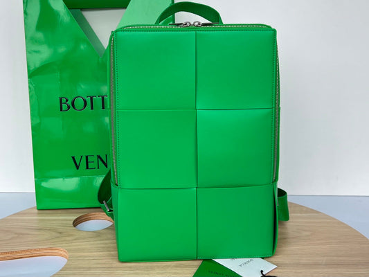 Luxury Bottega Veneta WOVEN BACKPACK 34 IN EMERALD GREEN LAMBSKIN