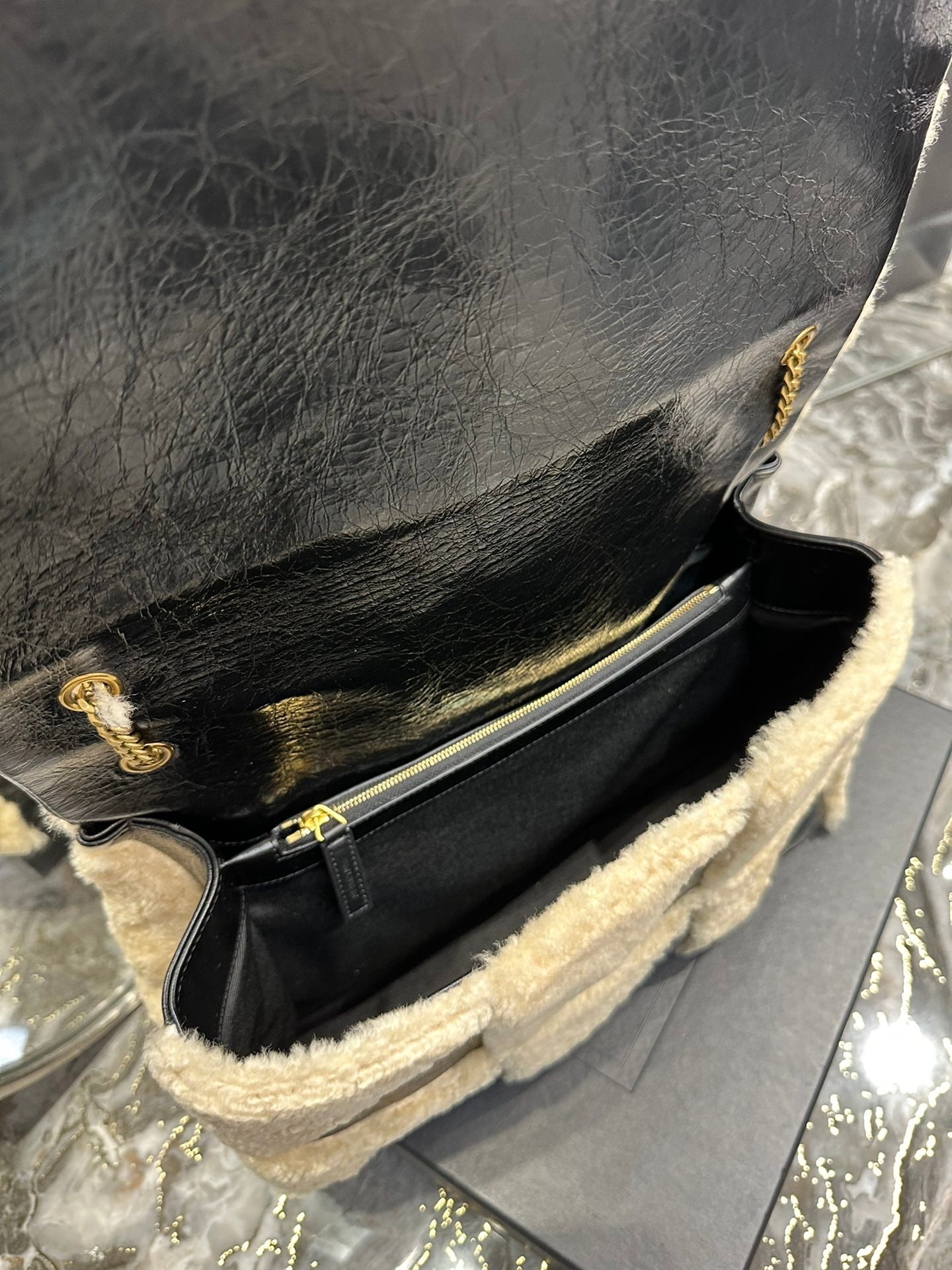 Luxury Saint Laurent JAMIE 4.3 LARGE BAG 38 IN BLACK CALFSKIN MIX BEIGE SHEARLING GOLD HARDWARE