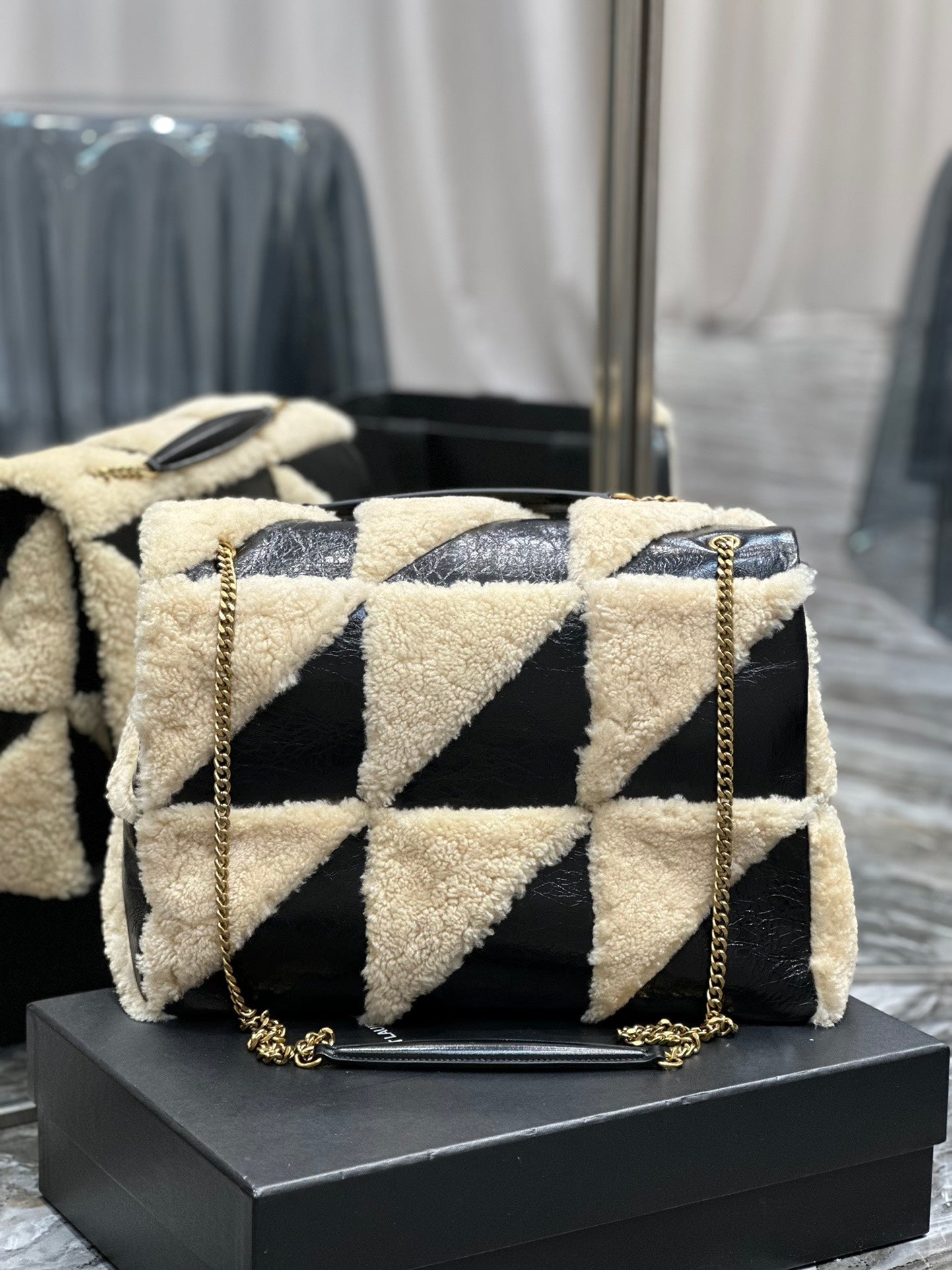 Luxury Saint Laurent JAMIE 4.3 LARGE BAG 38 IN BLACK CALFSKIN MIX BEIGE SHEARLING GOLD HARDWARE