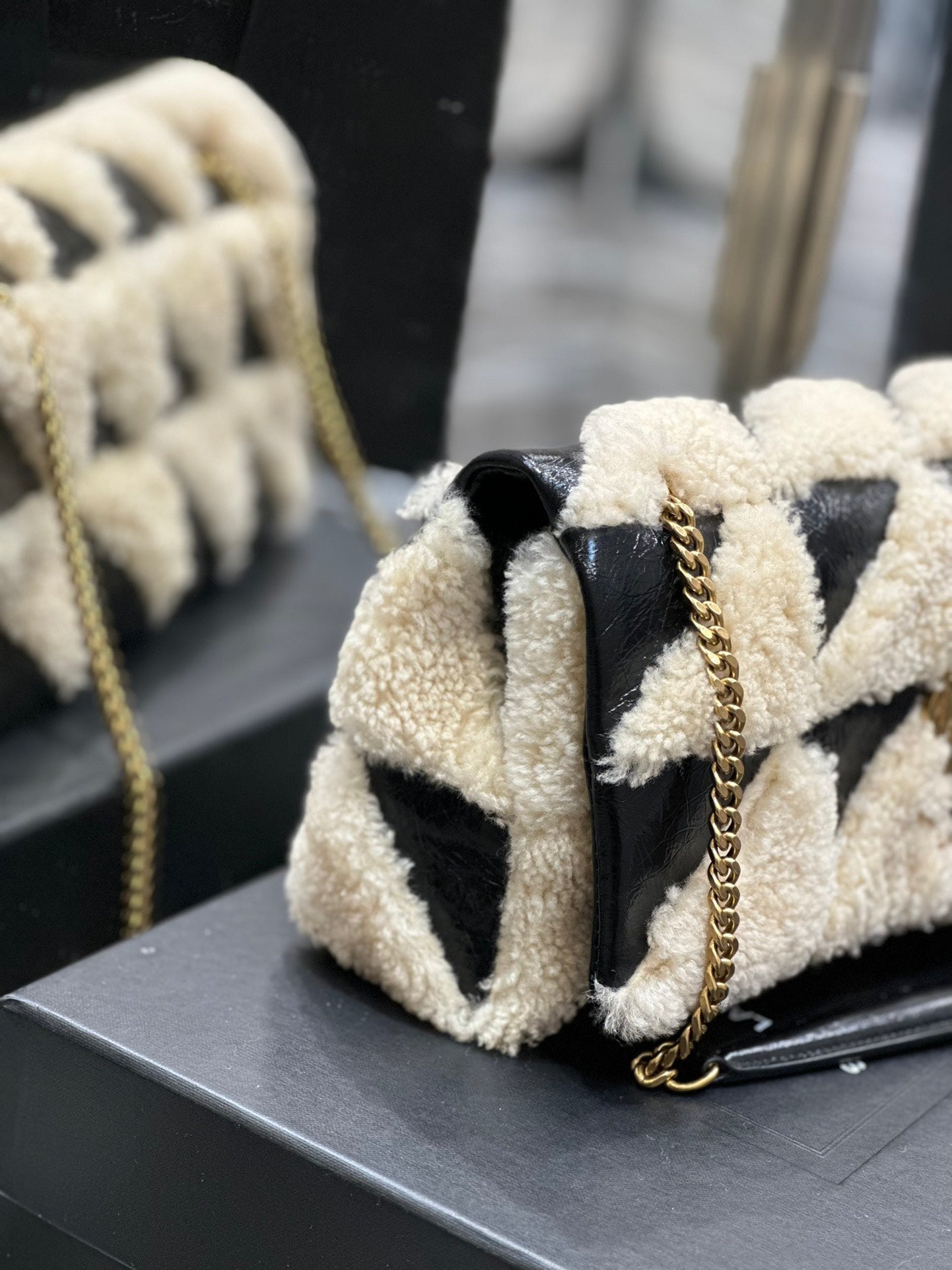 Luxury Saint Laurent JAMIE BAG 25 IN BLACK CALFSKIN MIX BEIGE SHEARLING GOLD HARDWARE