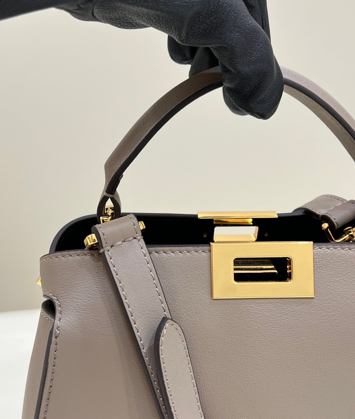 Luxury FendiLuxury FendiPEEKABOO 27 IN CAMEL BROWN CALFSKIN WITH GOLD HARDWARE