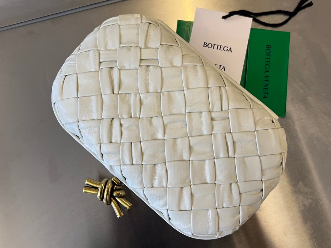 Luxury Bottega Veneta KNOT 19 IN WHITE LAMBSKIN