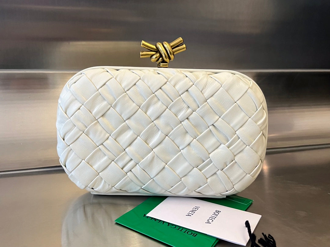 Luxury Bottega Veneta KNOT 19 IN WHITE LAMBSKIN