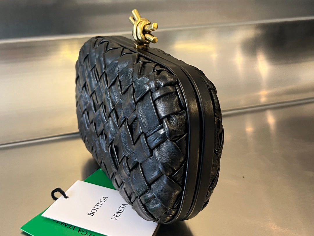 Luxury Bottega Veneta KNOT 19 IN BLACK LAMBSKIN