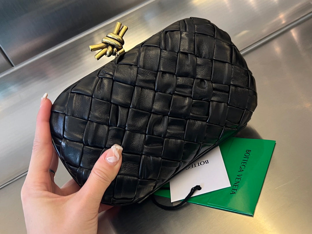 Luxury Bottega Veneta KNOT 19 IN BLACK LAMBSKIN