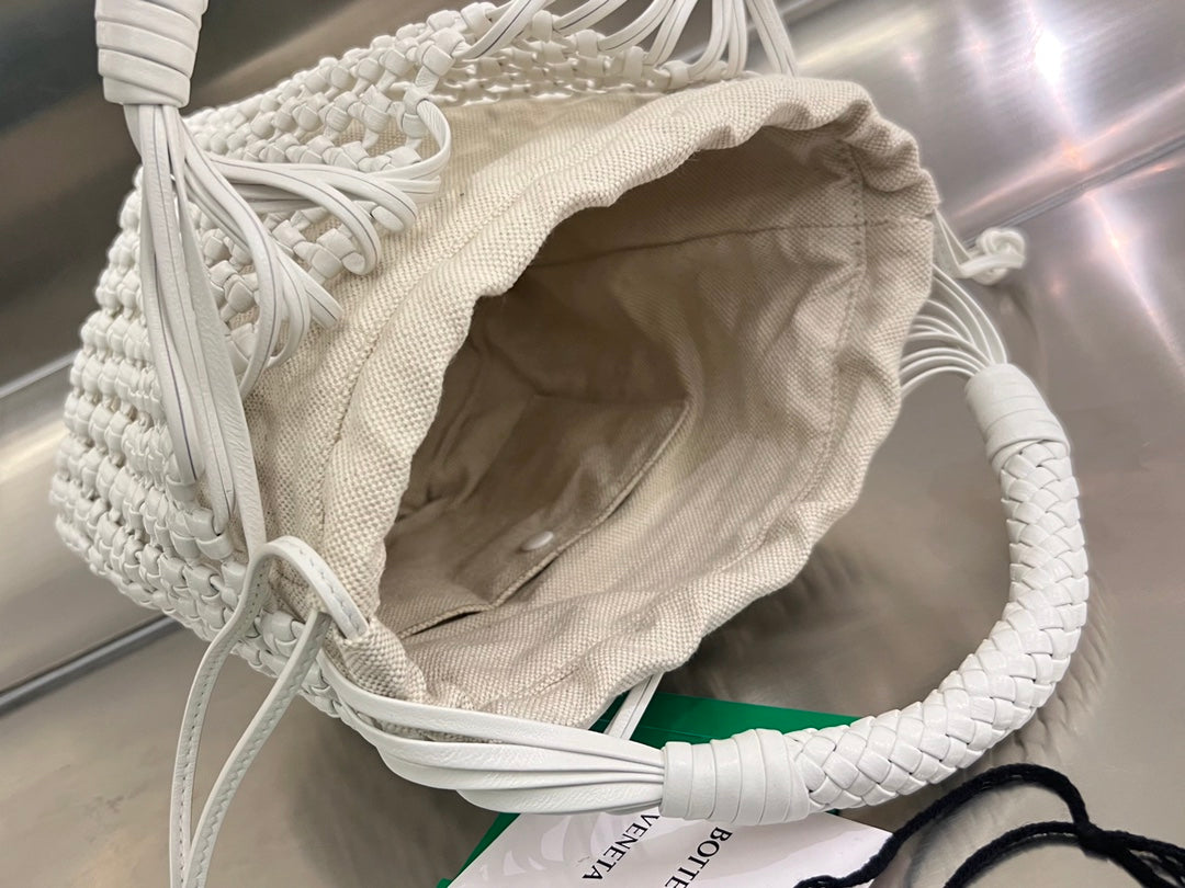 Luxury Bottega Veneta CAVALLINO 23 BAG IN WHITE LAMBSKIN