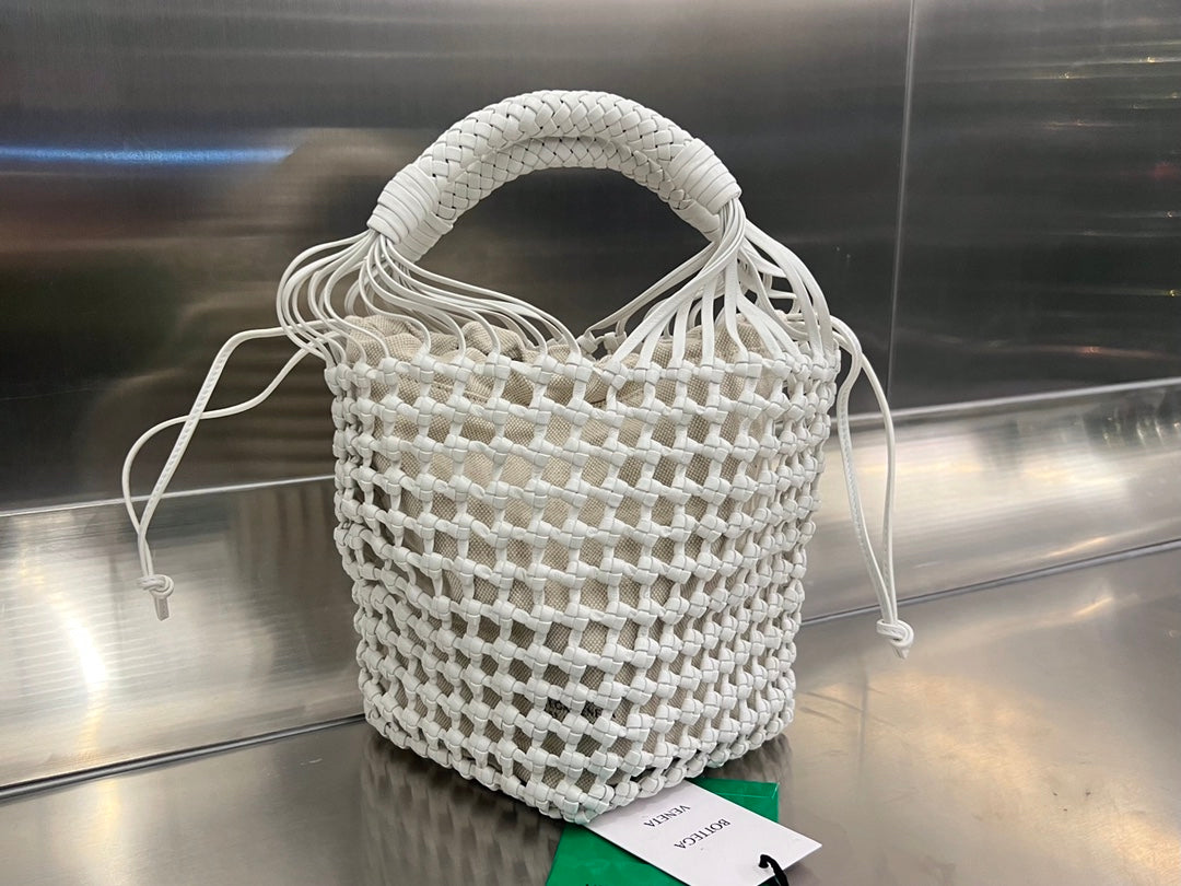 Luxury Bottega Veneta CAVALLINO 23 BAG IN WHITE LAMBSKIN