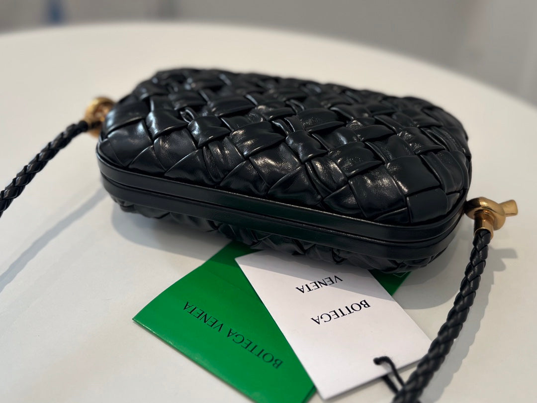 Luxury Bottega Veneta KNOT 20 IN BLACK LAMBSKIN WITH CHAIN