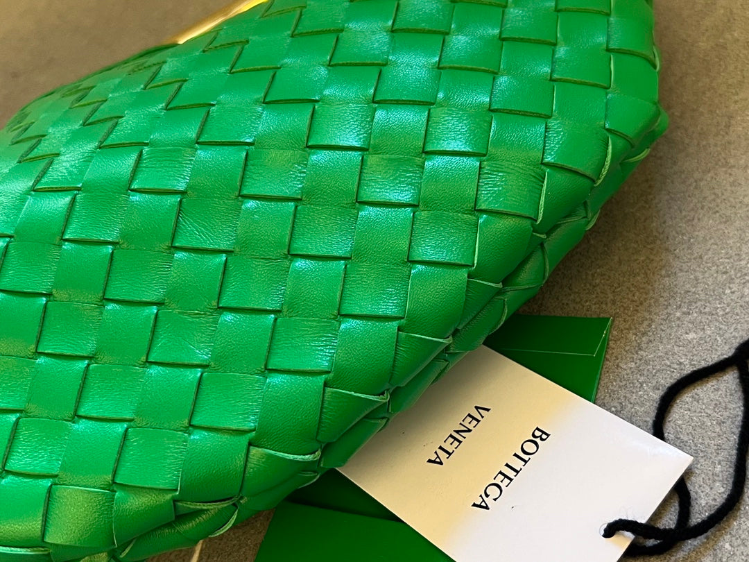 Luxury Bottega Veneta SARDINE 33 WITH CHAIN IN SHAMROCK GREEN LAMBSKIN