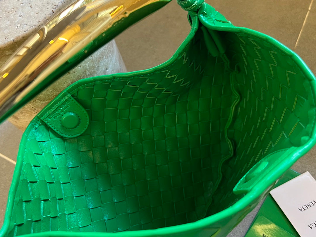 Luxury Bottega Veneta SARDINE 33 WITH CHAIN IN SHAMROCK GREEN LAMBSKIN