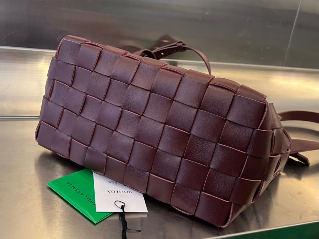 Luxury Bottega Veneta MEDIUM 28 CASSETTE CHOCOLATE BROWN LAMBSKIN