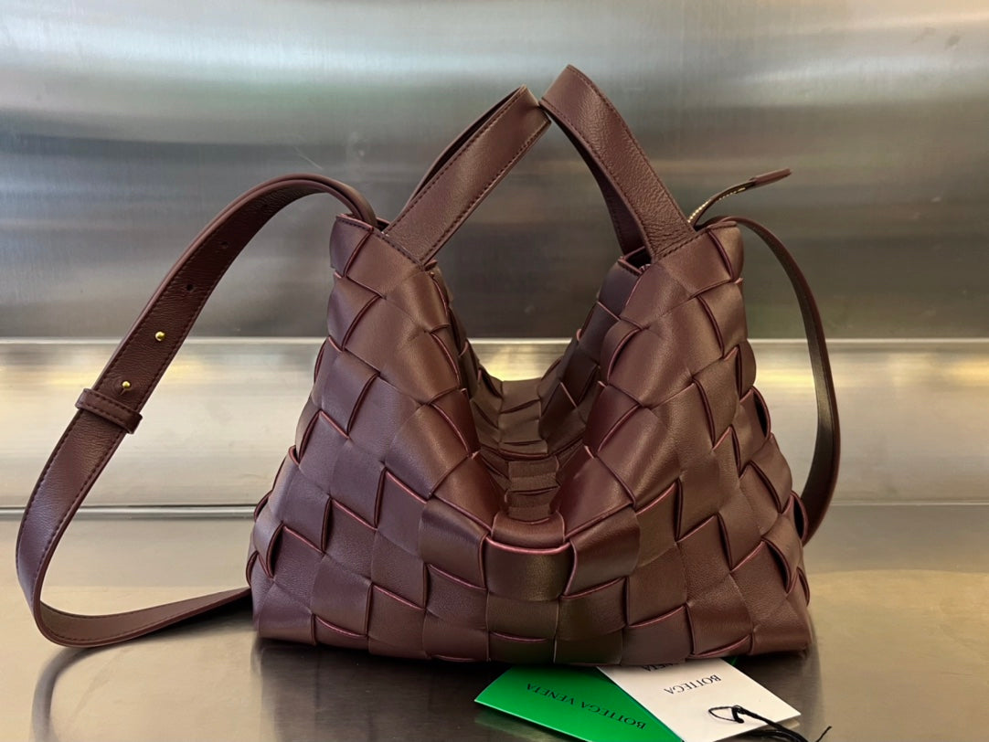 Luxury Bottega Veneta MEDIUM 28 CASSETTE CHOCOLATE BROWN LAMBSKIN
