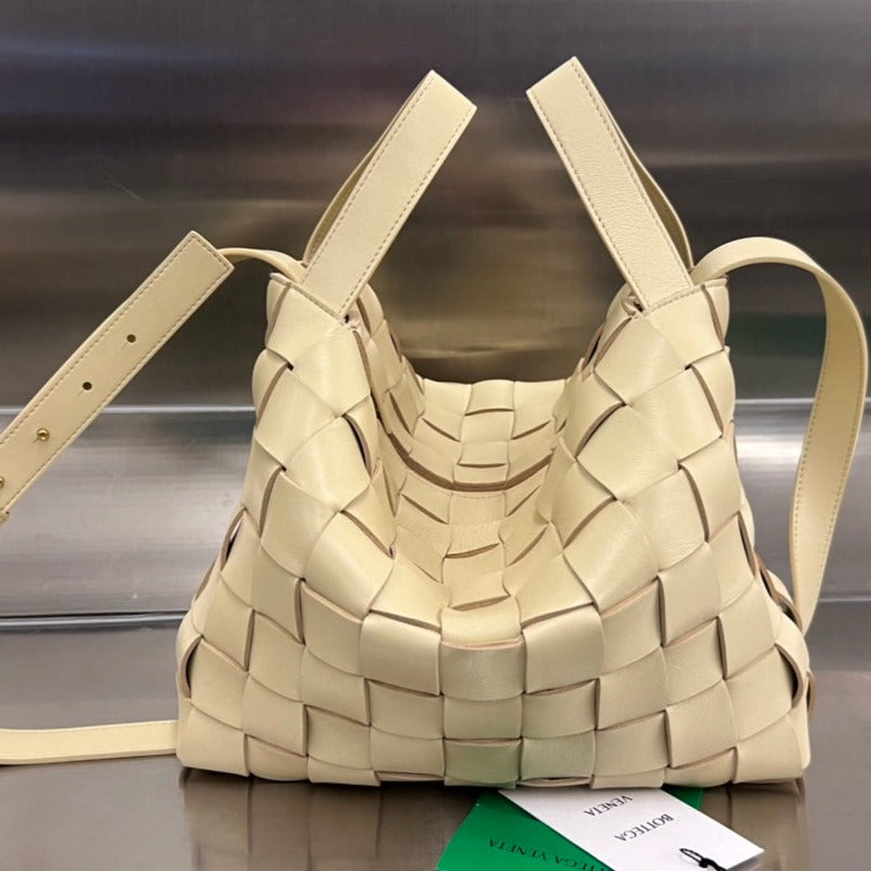 Luxury Bottega Veneta MEDIUM 28 CASSETTE BEIGE LAMBSKIN