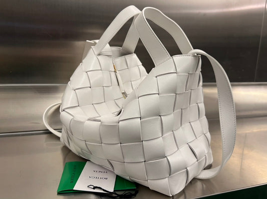 Luxury Bottega Veneta MEDIUM 28 CASSETTE WHITE LAMBSKIN