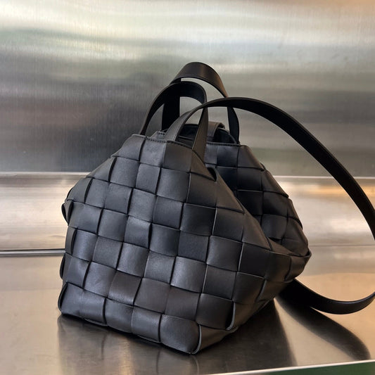 Luxury Bottega Veneta MEDIUM 28 CASSETTE BLACK LAMBSKIN