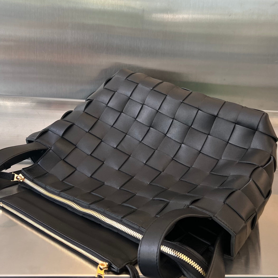 Luxury Bottega Veneta MEDIUM 28 CASSETTE BLACK LAMBSKIN