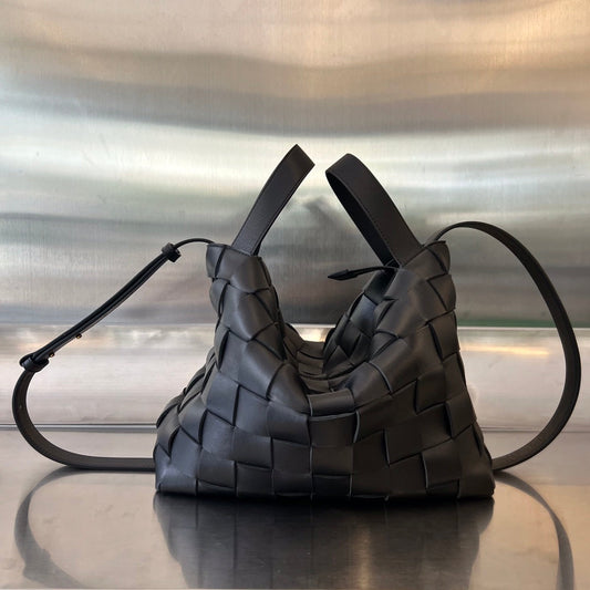 Luxury Bottega Veneta MEDIUM 28 CASSETTE BLACK LAMBSKIN