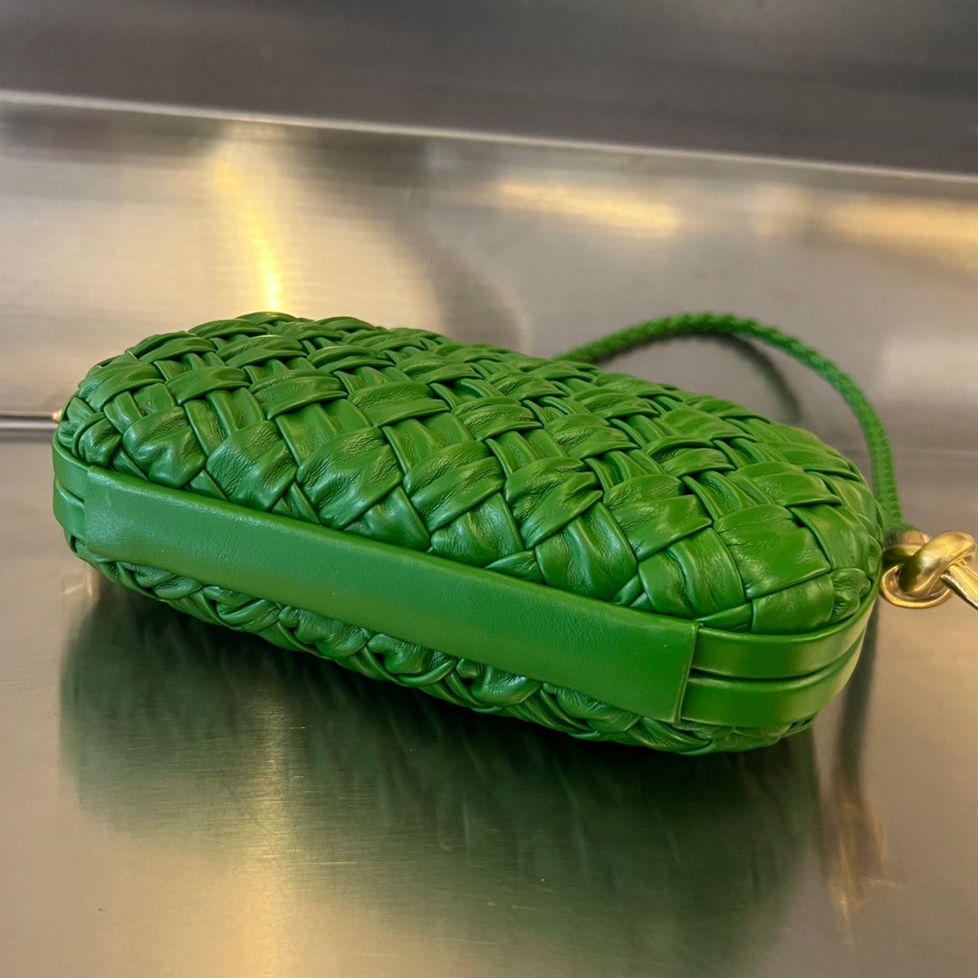 Luxury Bottega Veneta KNOT 20 IN EMERALD GREEN LAMBSKIN WITH CHAIN
