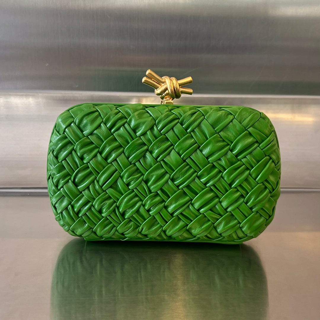 Luxury Bottega Veneta KNOT 19 IN EMERALD GREEN LAMBSKIN