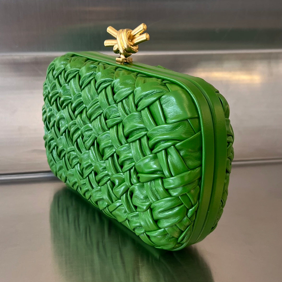 Luxury Bottega Veneta KNOT 19 IN EMERALD GREEN LAMBSKIN