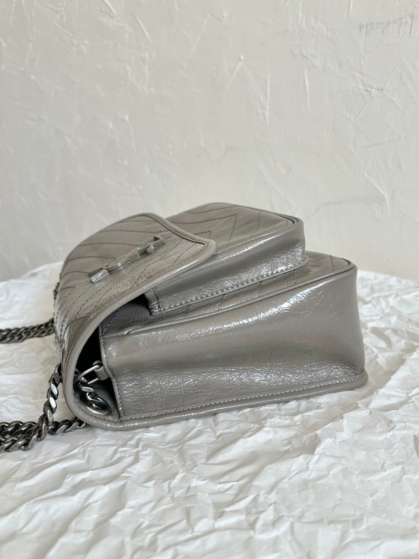 Luxury Saint Laurent YSL Niki Medium Bag 28cm Grey Crinkled Vintage Leather