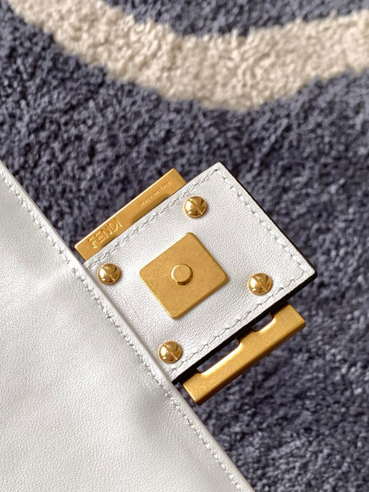 Luxury FendiFend Baguette 27 Bag With FF Motif White Leather Ghw