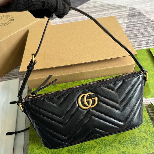 Luxury Gucci GG MARMONT SMALL 23 HANDBAG IN BLACK CALFSKIN WITH GOLDEN LOGO
