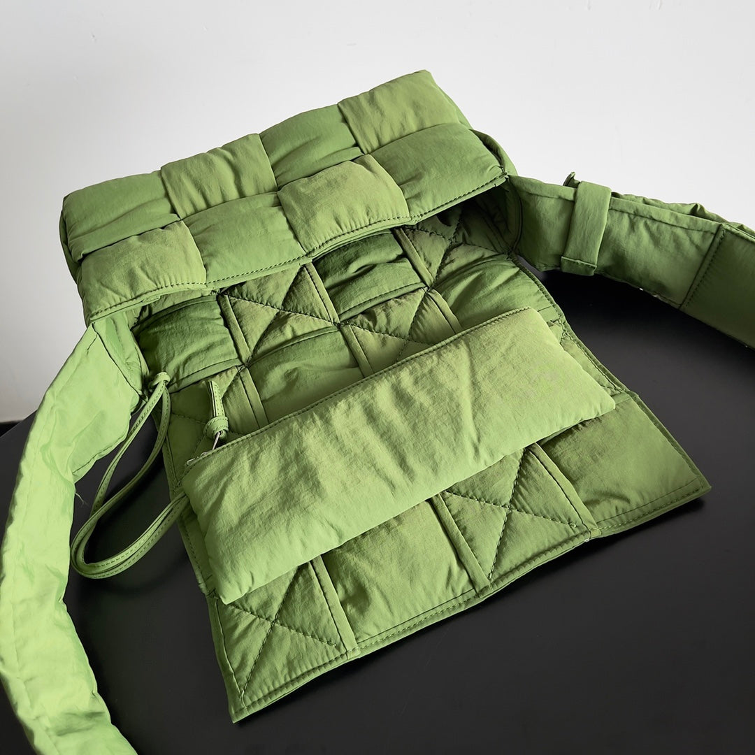 Luxury Bottega Veneta BV CASSETTE 32 BAG IN GREEN FERN POLYAMIDE