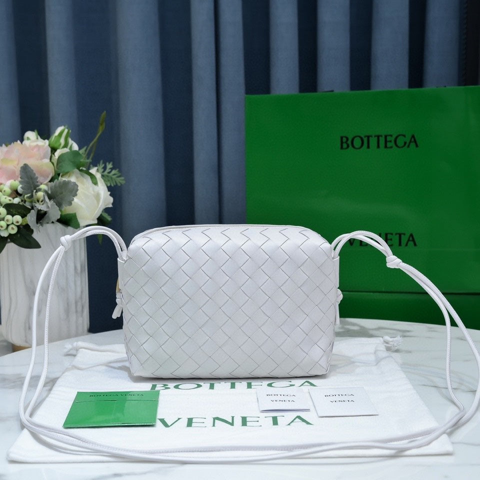 Luxury Bottega Veneta BV LOOP SMALL 23CM WHITE CALFSKIN