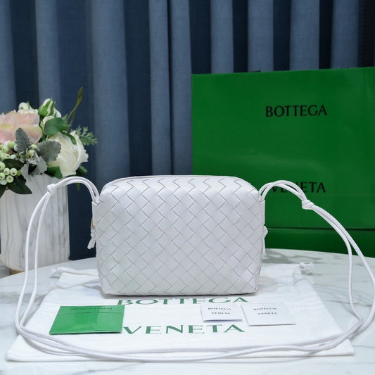 Luxury Bottega Veneta BV LOOP SMALL 23CM WHITE CALFSKIN