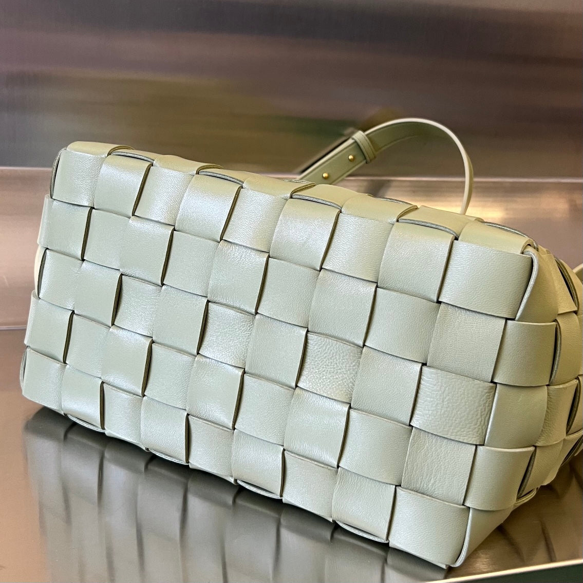 Luxury Bottega Veneta MEDIUM 28 CASSETTE GREY LAMBSKIN