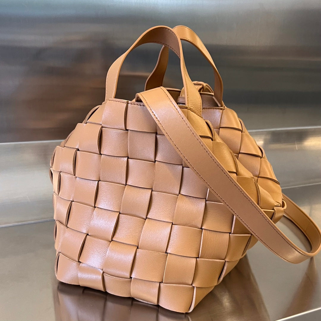 Luxury Bottega Veneta MEDIUM 28 CASSETTE PEANUT BROWN LAMBSKIN