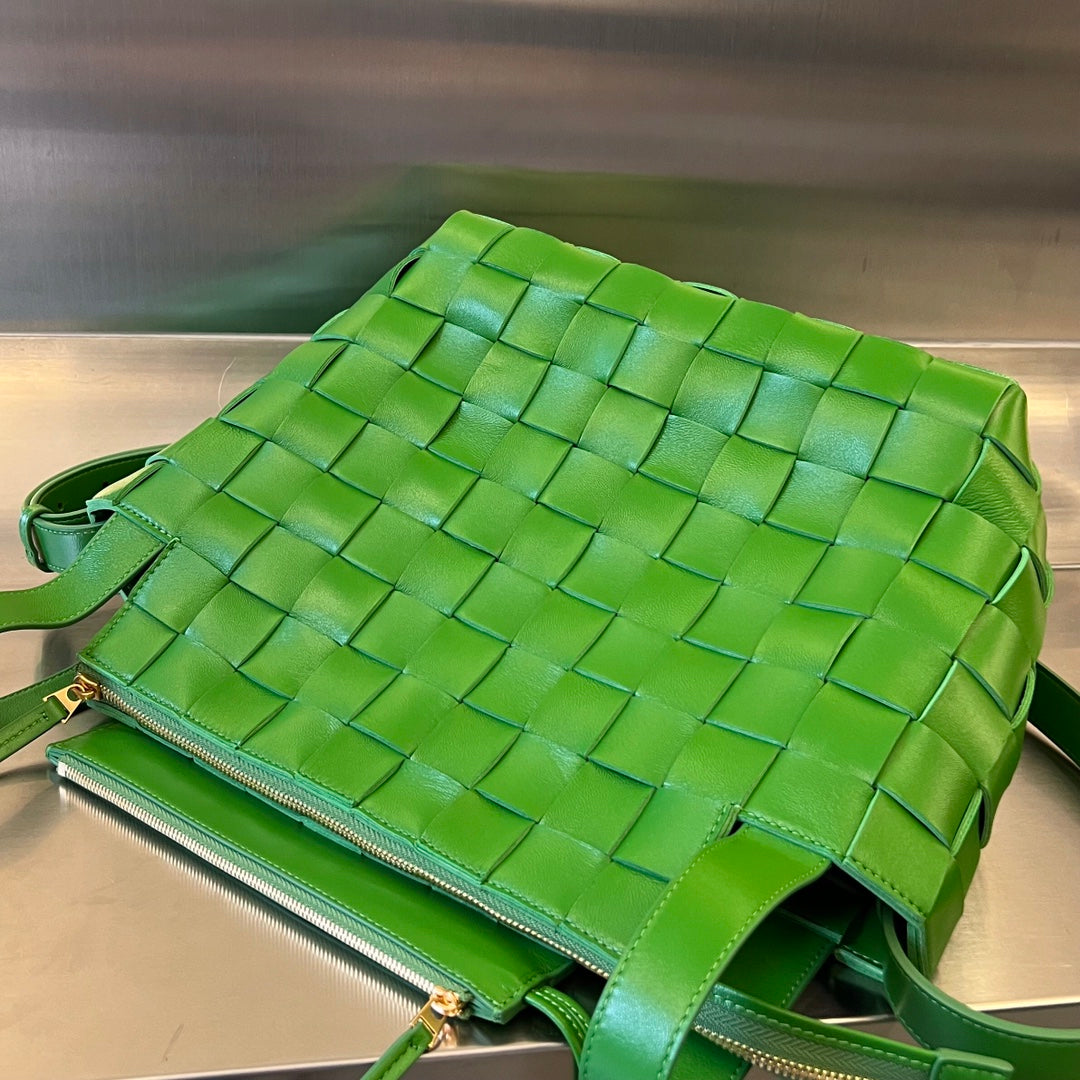 Luxury Bottega Veneta MEDIUM 28 CASSETTE NEON GREEN LAMBSKIN