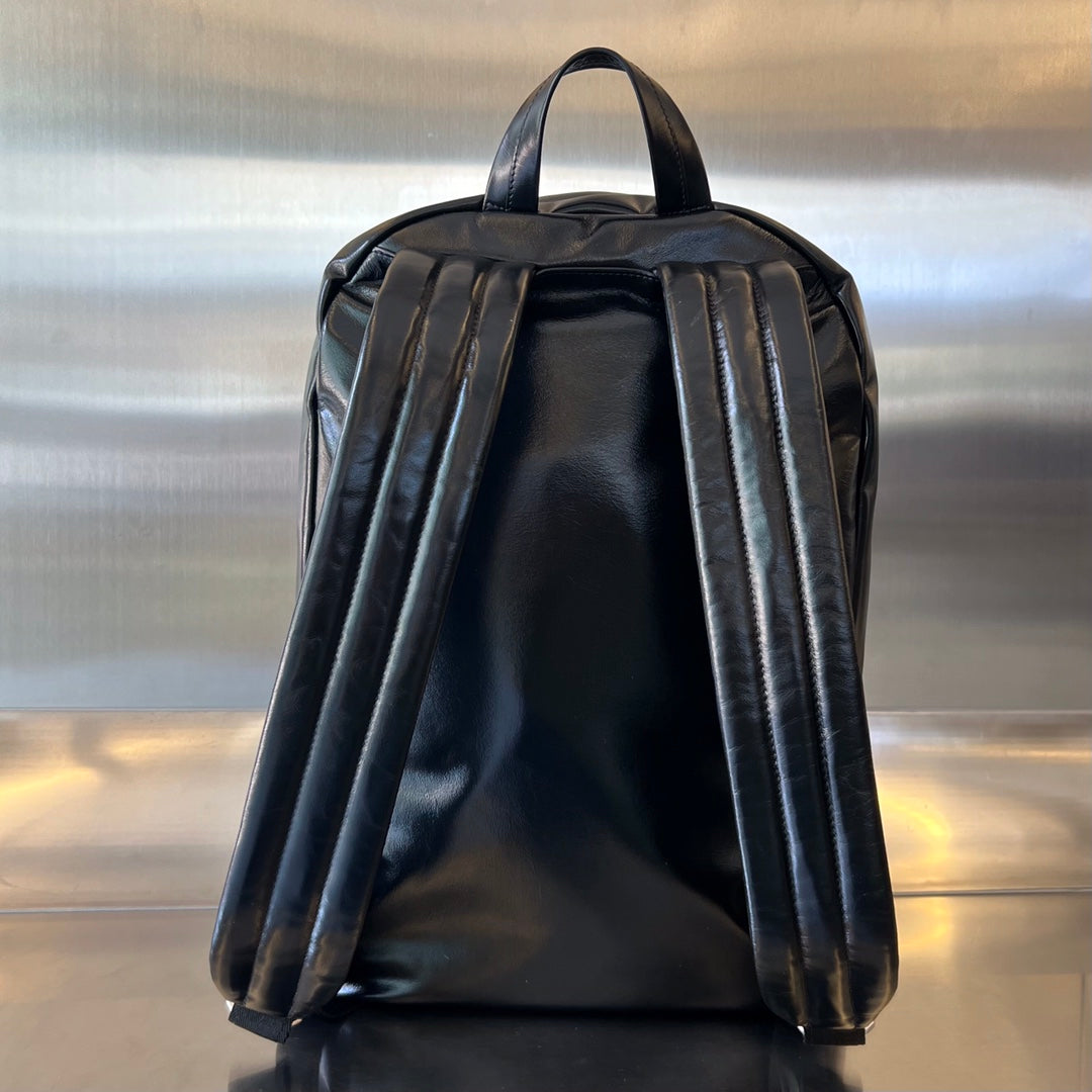 Luxury Bottega Veneta MEDIUM ARCHETYPE 46 BLACK LAMBSKIN BACKPACK