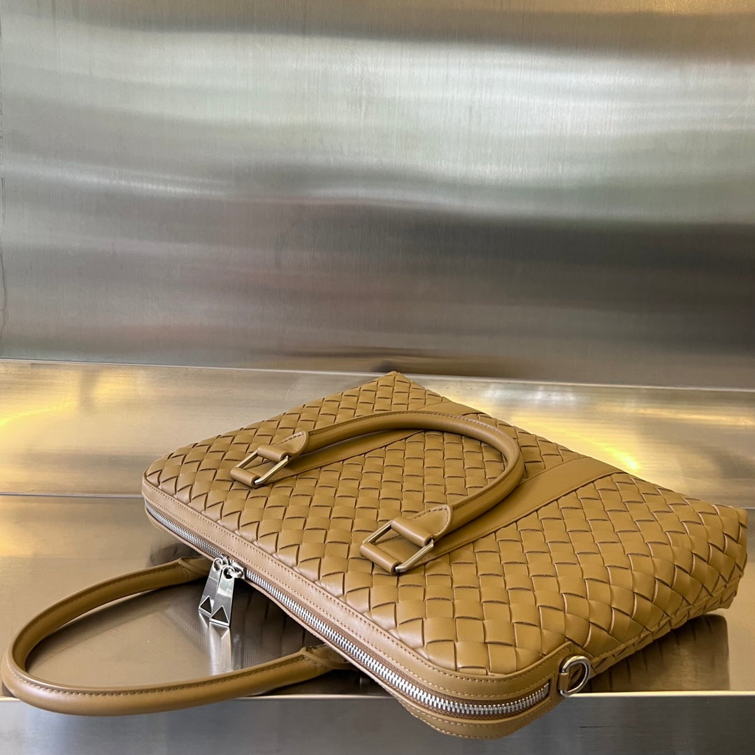 Luxury Bottega Veneta SLIM INTRECCIATO BRIEFCASE 36 CARAMEL BROWN CALFSKIN