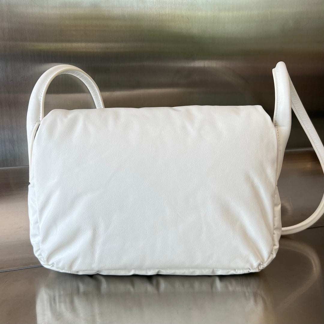 Luxury Bottega Veneta PAD PUFFER BAG 29 IN WHITE COWHIDE LEATHER