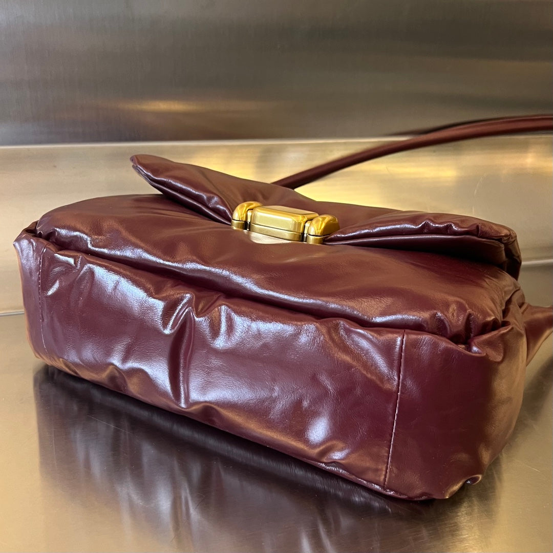 Luxury Bottega Veneta PAD PUFFER BAG 29 IN PLUM PURPLE COWHIDE LEATHER