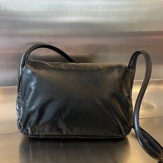 Luxury Bottega Veneta PAD PUFFER BAG 29 IN BLACK COWHIDE LEATHER