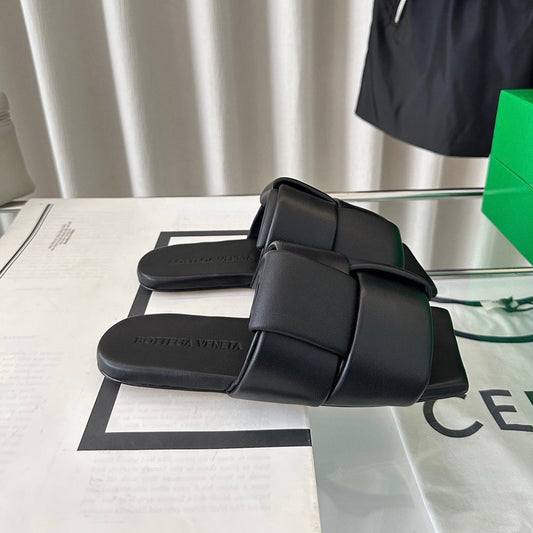 Luxury Bottega Veneta patch mule flat black lambskin