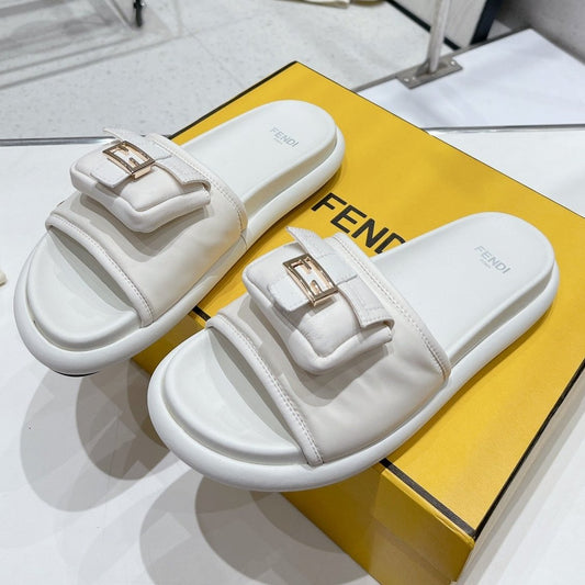 Luxury FendiLuxury FendiBAGUETTE SLIPPERS IN WHITE LAMBSKIN WITH GOLD HARDWARE