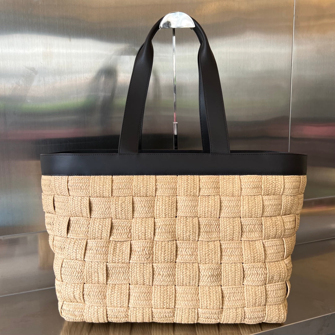 Luxury Bottega Veneta CASSETTE 44 TOTE BEIGE AND BLACK VISCOSE