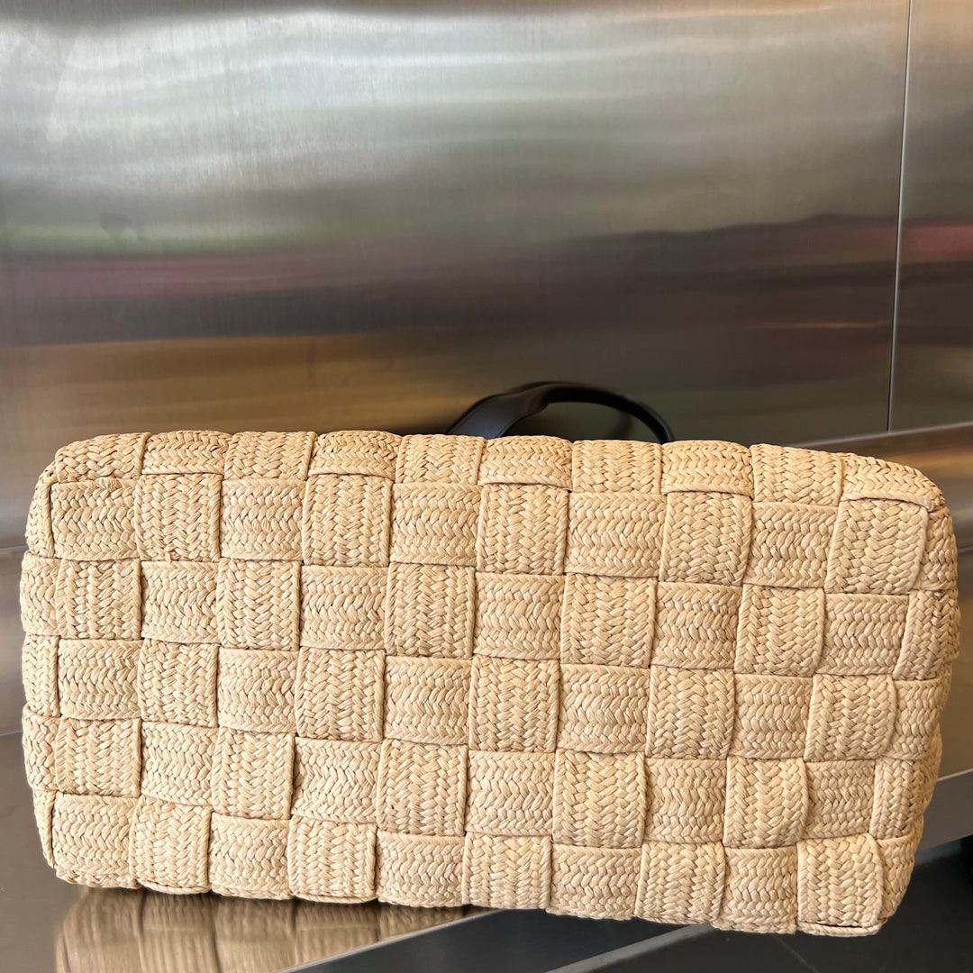 Luxury Bottega Veneta CASSETTE 44 TOTE BEIGE AND BLACK VISCOSE
